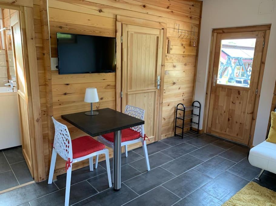 Chalet 2 Personnes Avec Jacuzzi Et Piscine Saisonniere Partagee Corcieux Buitenkant foto