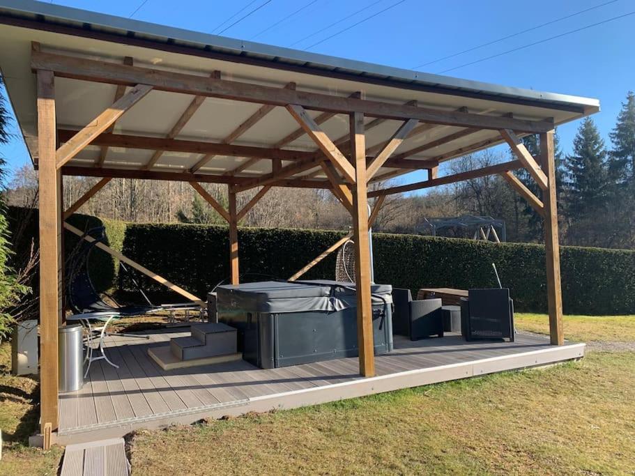 Chalet 2 Personnes Avec Jacuzzi Et Piscine Saisonniere Partagee Corcieux Buitenkant foto