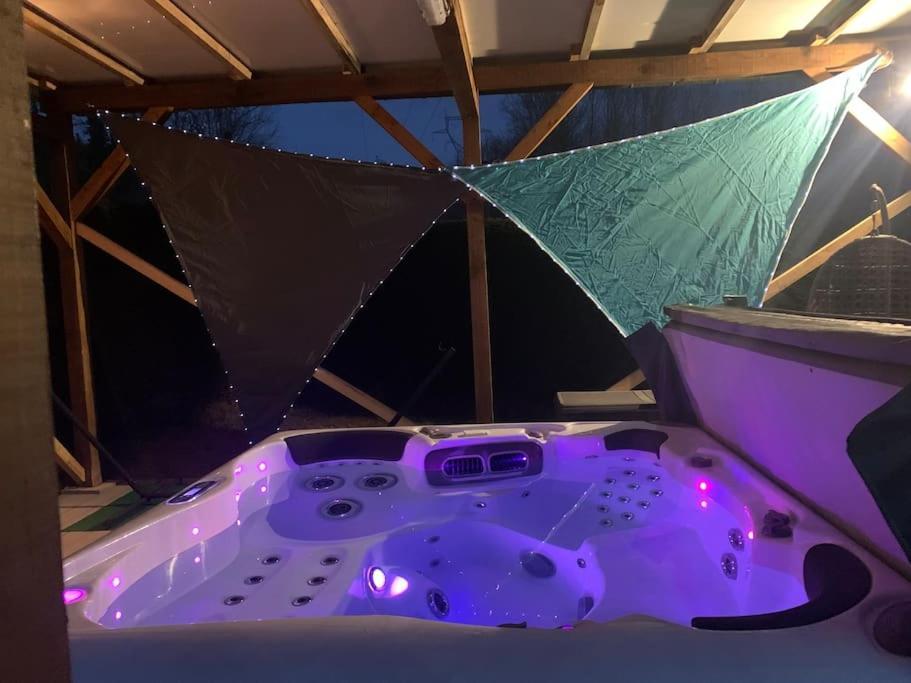 Chalet 2 Personnes Avec Jacuzzi Et Piscine Saisonniere Partagee Corcieux Buitenkant foto