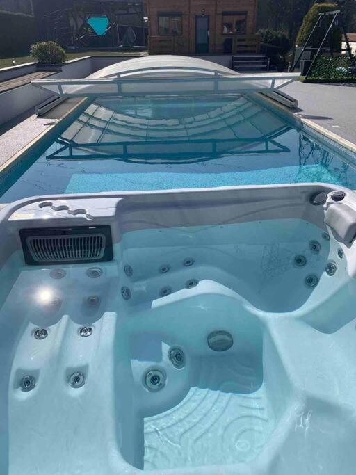 Chalet 2 Personnes Avec Jacuzzi Et Piscine Saisonniere Partagee Corcieux Buitenkant foto