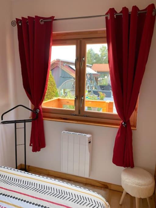 Chalet 2 Personnes Avec Jacuzzi Et Piscine Saisonniere Partagee Corcieux Buitenkant foto