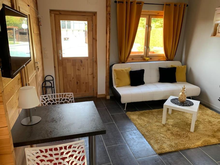 Chalet 2 Personnes Avec Jacuzzi Et Piscine Saisonniere Partagee Corcieux Buitenkant foto