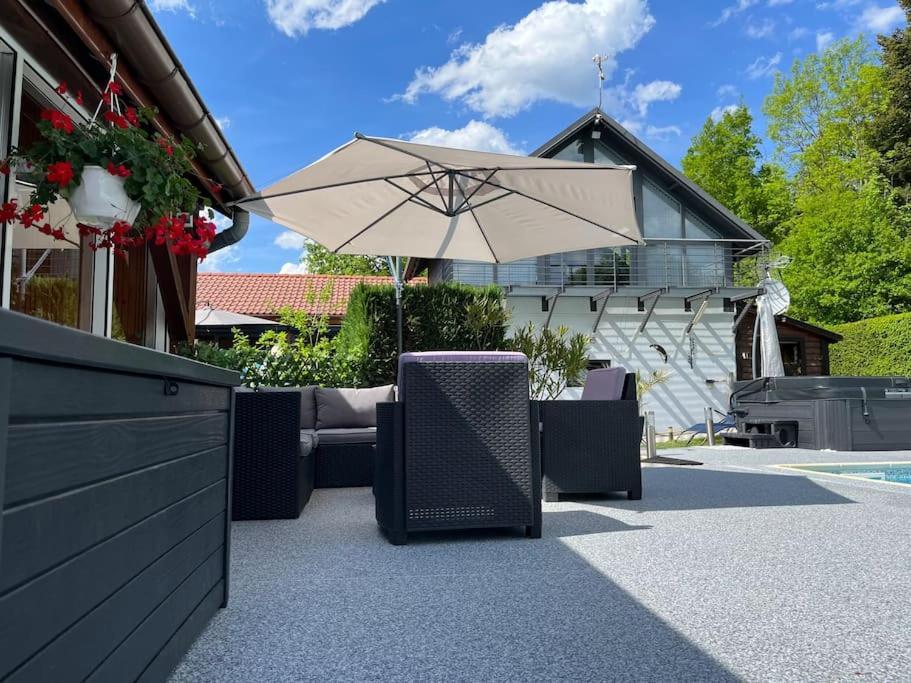 Chalet 2 Personnes Avec Jacuzzi Et Piscine Saisonniere Partagee Corcieux Buitenkant foto