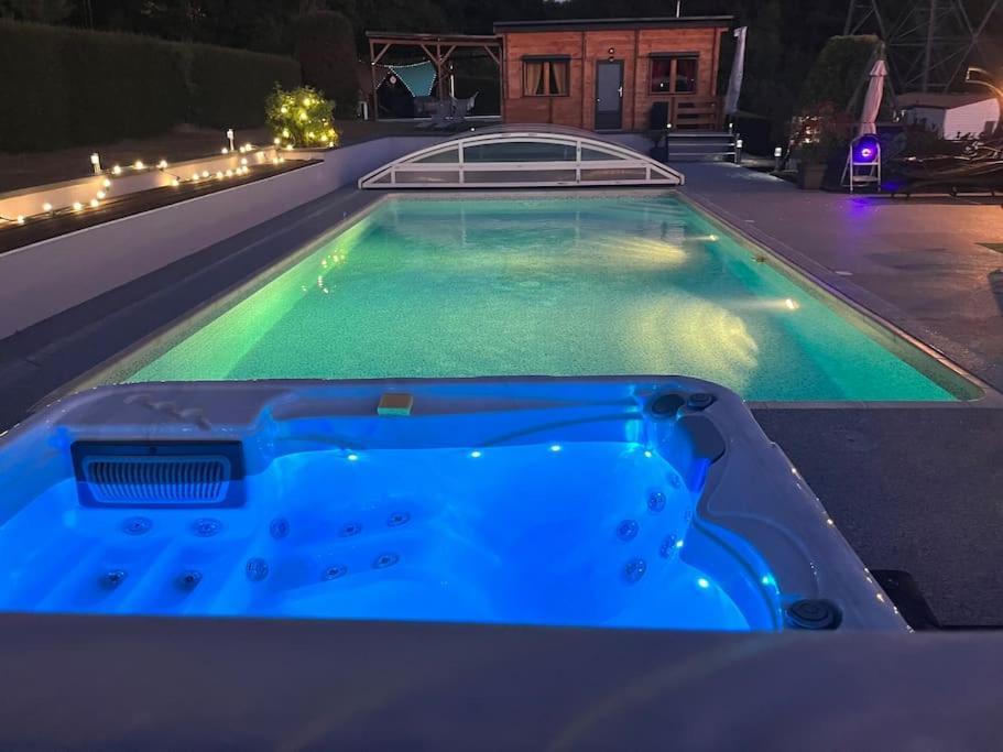 Chalet 2 Personnes Avec Jacuzzi Et Piscine Saisonniere Partagee Corcieux Buitenkant foto