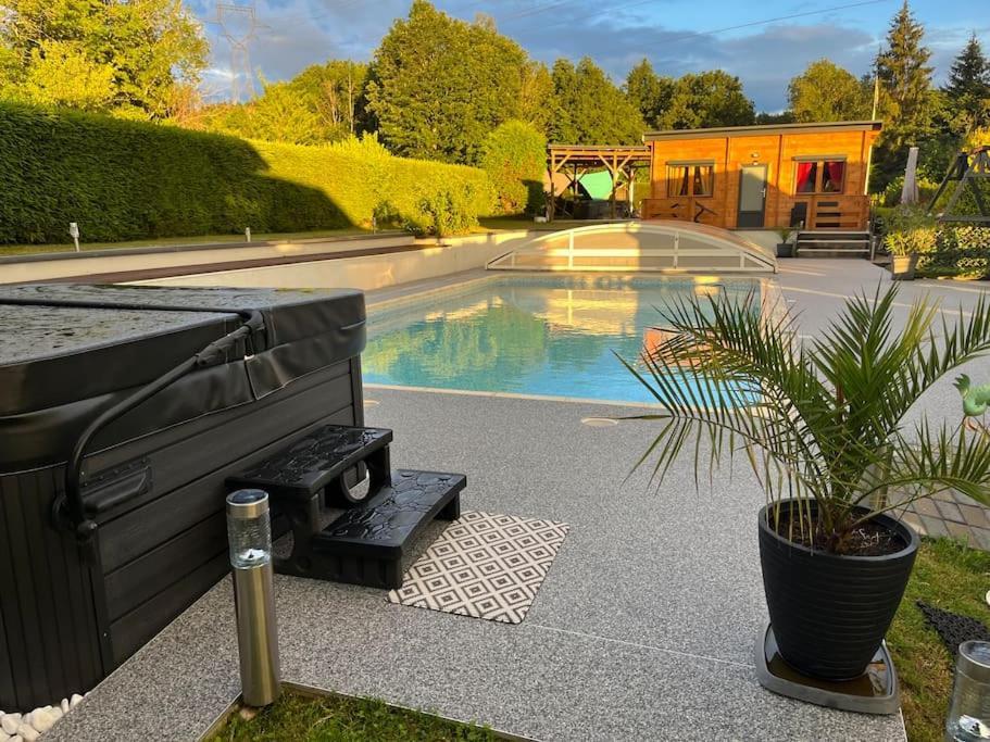 Chalet 2 Personnes Avec Jacuzzi Et Piscine Saisonniere Partagee Corcieux Buitenkant foto