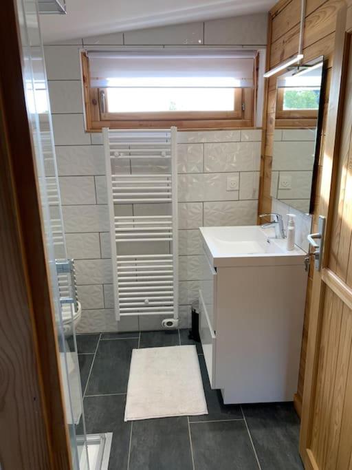 Chalet 2 Personnes Avec Jacuzzi Et Piscine Saisonniere Partagee Corcieux Buitenkant foto