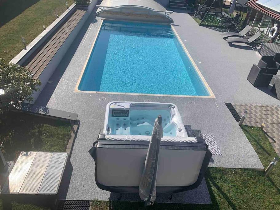 Chalet 2 Personnes Avec Jacuzzi Et Piscine Saisonniere Partagee Corcieux Buitenkant foto