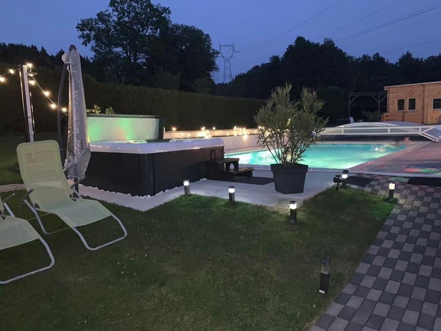 Chalet 2 Personnes Avec Jacuzzi Et Piscine Saisonniere Partagee Corcieux Buitenkant foto