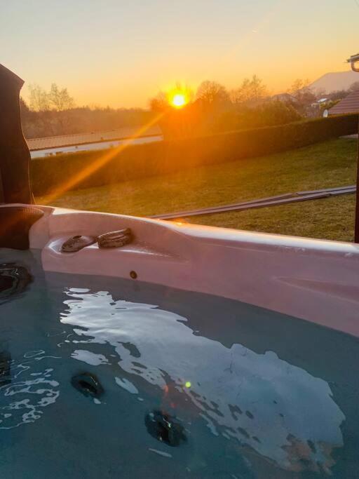 Chalet 2 Personnes Avec Jacuzzi Et Piscine Saisonniere Partagee Corcieux Buitenkant foto